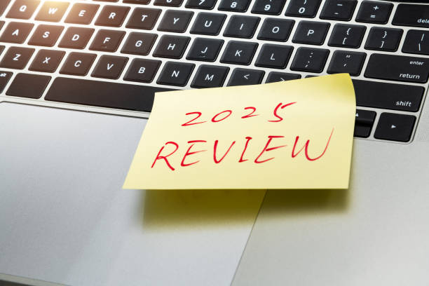 istock Adhesive note with text 2025 review on laptop 2189929160