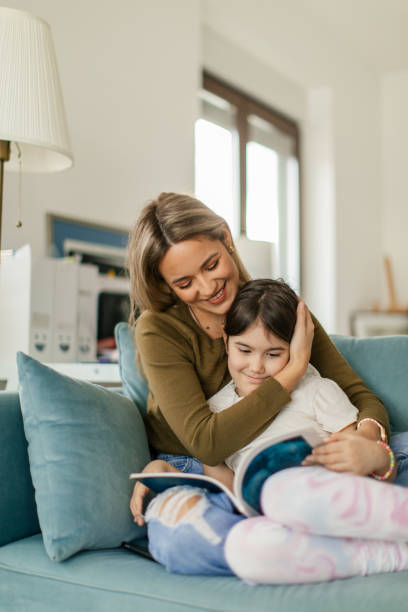 istock Auntie and niece reading a book 2189955313