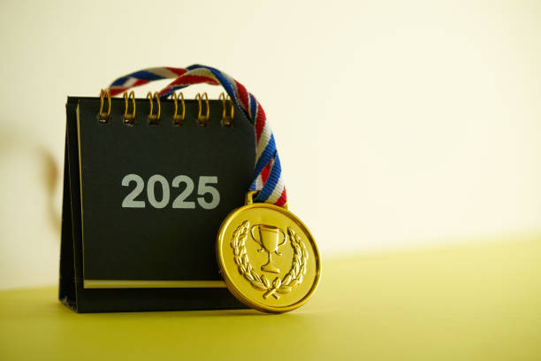 istock desk calendar 2025 and  winner medal 2190182101