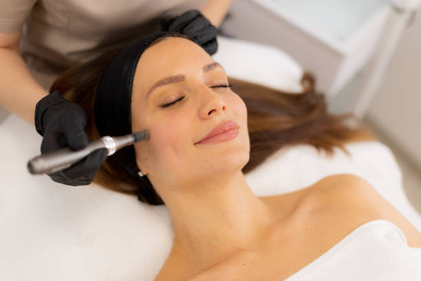 istock Revitalizing skin treatment with microneedling and mesotherapy technique in a serene spa environment 2190182274