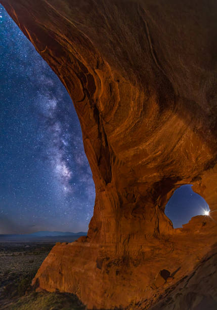 istock Looking Glass Rock Milky Way and Moonstar 2190296942