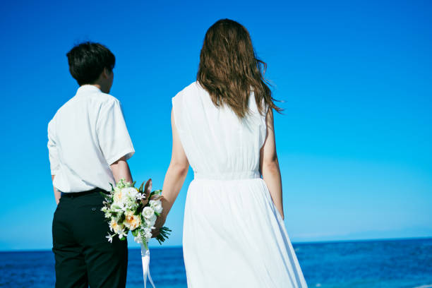 istock A wedding couple holding a bouquet 2190349208
