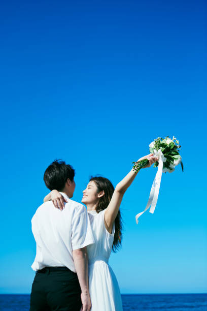 istock A wedding couple holding a bouquet 2190349331