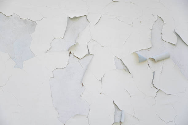istock Aged wall with peeling paint and cracked surface showing grunge texture 2190350319