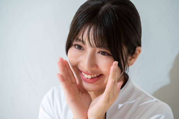 istock Japanese clinic staff whispering on a white background 2190783106