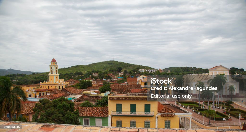 Historical colonial buildings and San Francisco de Asis convent bell tower in Trinidad, Sanctu Spiritu, Cuba - Royalty-free Ada Stok görsel Historical colonial buildings and San Francisco de Asis convent bell tower in Trinidad, Sanctu Spiritu, Cuba - Royalty-free Ada Stok görsel