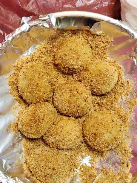 Glutinous Rice Balls with Peanuts & Sesame Seeds