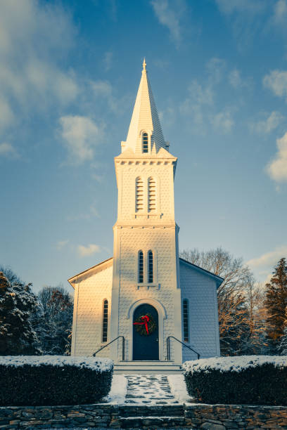istock South Ferry Church 2191002905