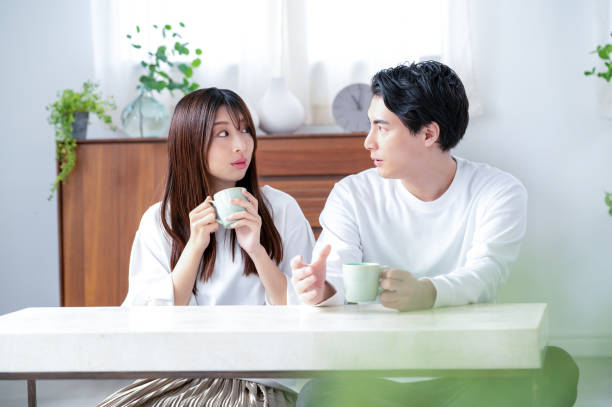 istock Relaxing Japanese men and women 2191014530
