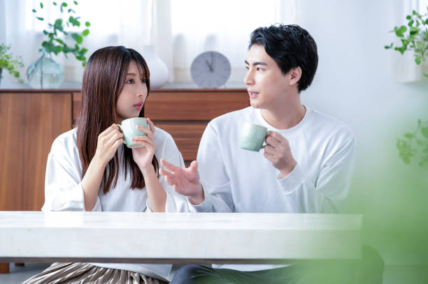 istock Relaxing Japanese men and women 2191014531
