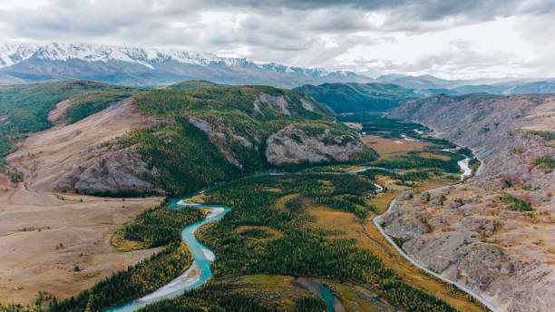 istock Turquoise river winding through mountain valley in autumn 2191037803
