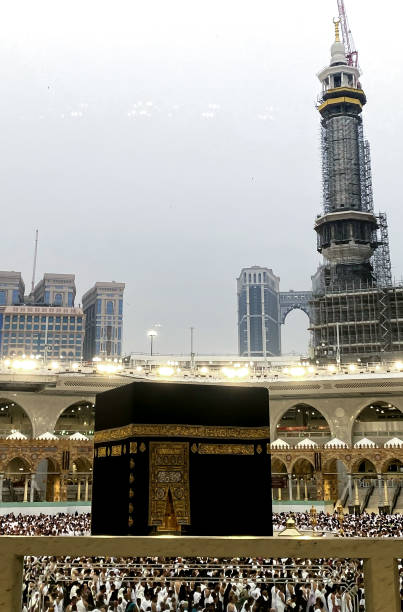 istock Qibla: Kaaba and Masjid al Haram Buildings 2191044842