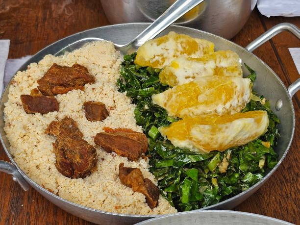 Tainha Recheada Assada: Farofa de Mandioca e Batatas - receita deliciosa profissional - passo 2