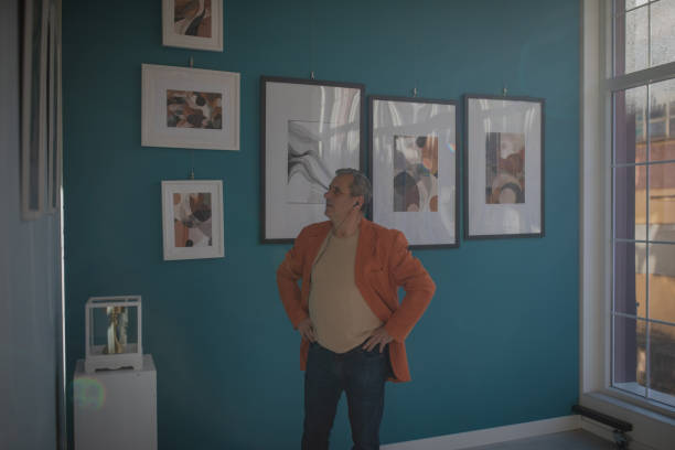 istock Manager/visitor of a modern photography gallery 2191095288