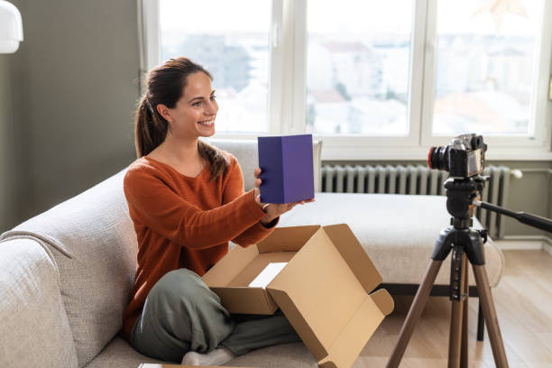 istock Influencer recording unboxing video at home 2191203031