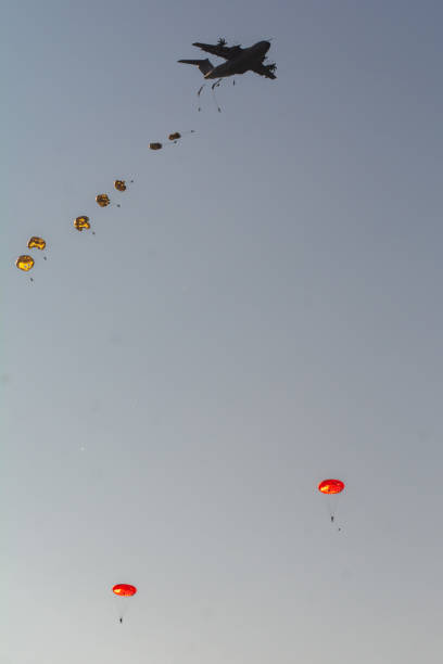 Ede – September 21, 2024: September is a significant month in Ede – the Airborne Ede Month. It is a time to reflect on those who fought for freedom in 1944. In 1944, two thousand paratroopers landed on the Ginkelse Heide near Ede, marking the beginning of the liberation of the Netherlands. This historic event is commemorated each year by massive airborne landings on the heath, keeping the memory alive and honoring those who made the ultimate sacrifice.