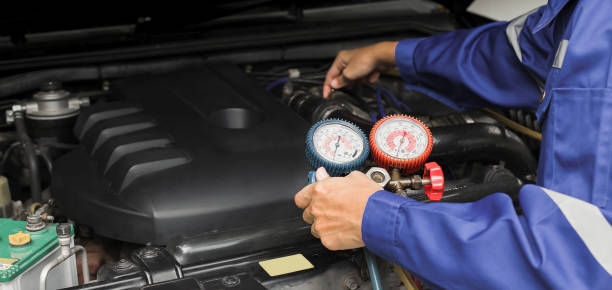 istock Car air conditioner check service, leak detection, fill refrigerant.Device and meter liquid cooling in the car by specialist technicians. 2191252716