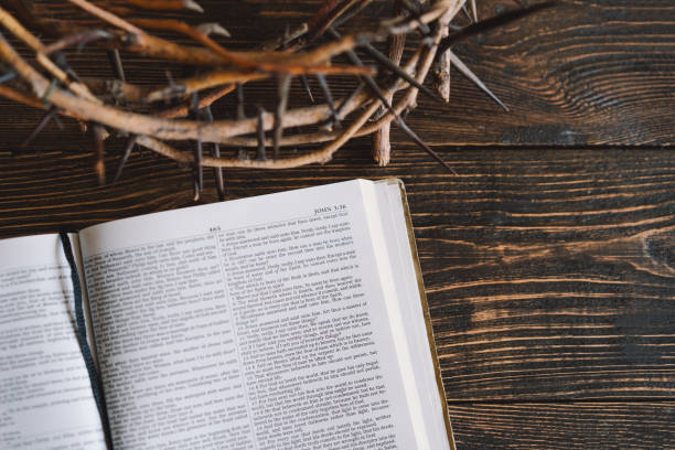 Open bible John 3:16. Easter Day Open bible John 3:16 and thorn wreath on wooden background. Passion Of Jesus Christ. Concept for faith, spirituality and religion. Easter Day black gospel church stock pictures, royalty-free photos & images
