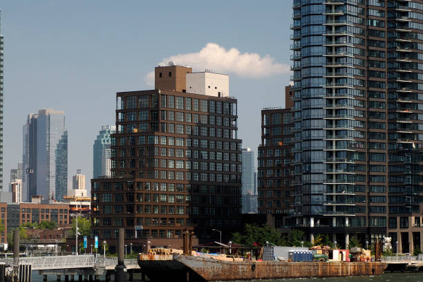 istock new york Queens view from East river 2191302694