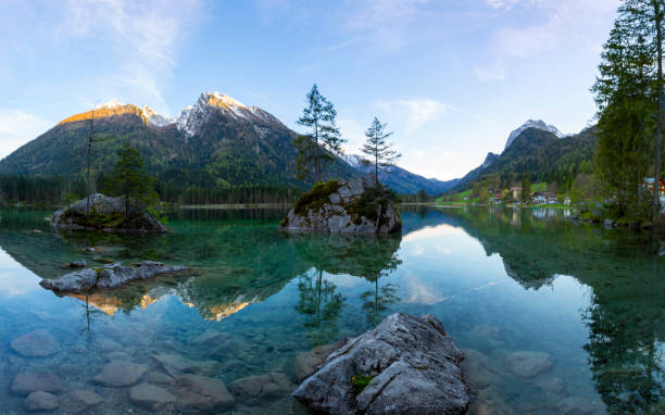istock Der Hintersee, eingebettet in den sagenhaften Zauberwald 2191362004