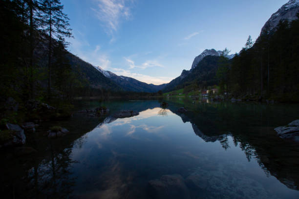 Der Hintersee, eingebettet in den sagenhaften Zauberwald