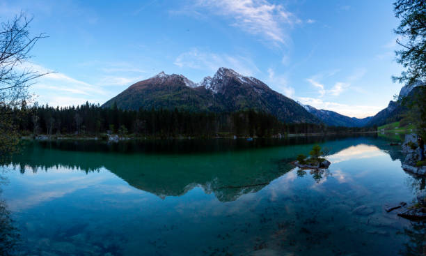 Der Hintersee, eingebettet in den sagenhaften Zauberwald
