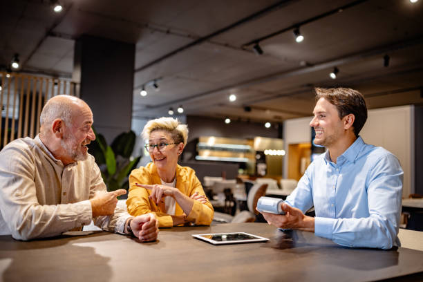 istock Casual conversation between clients and sales manager 2191397657