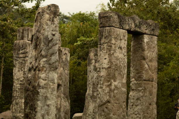 A photo of the ancient stone structure in the Stonehenge tourist spot.