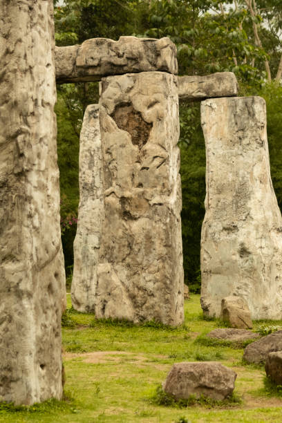 A photo of the ancient stone structure in the Stonehenge tourist spot.