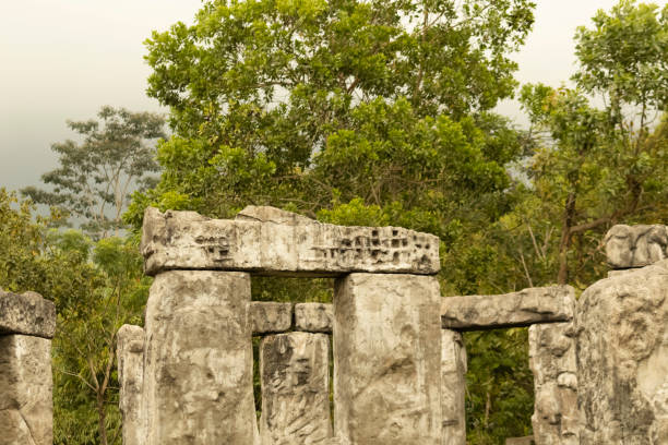A photo of the ancient stone structure in the Stonehenge tourist spot.