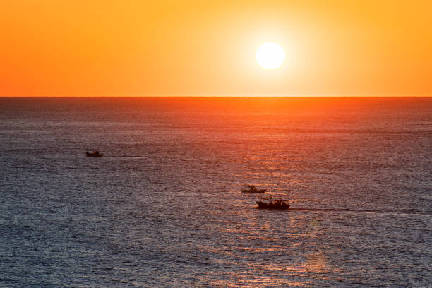 Sea sunrise landscape. rising sun
