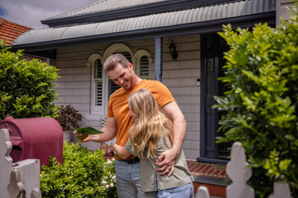 istock Joyful hug by mailbox in suburban green setting. 2191578707