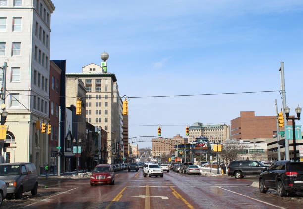 Saginaw Street in downtown Flint with traffic