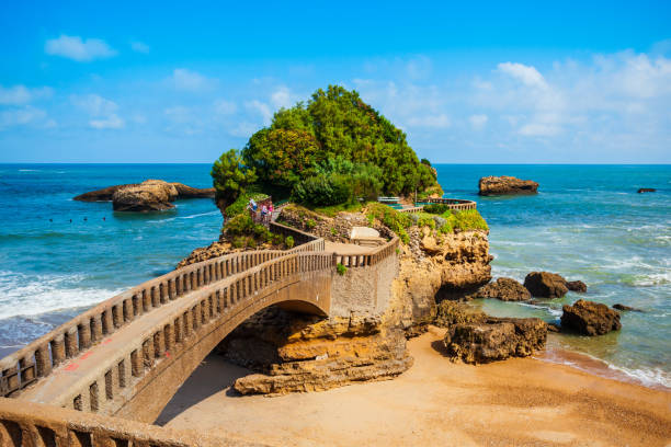 istock Rocher Basta rock bridge, Biarritz 2191656766
