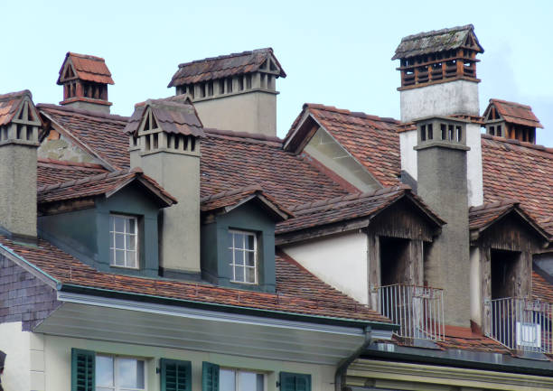 Cheminées sur les toits
