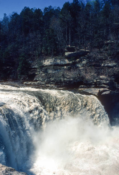 istock Cumberland Falls SP - Close-up Vertical - 1980 2191764282