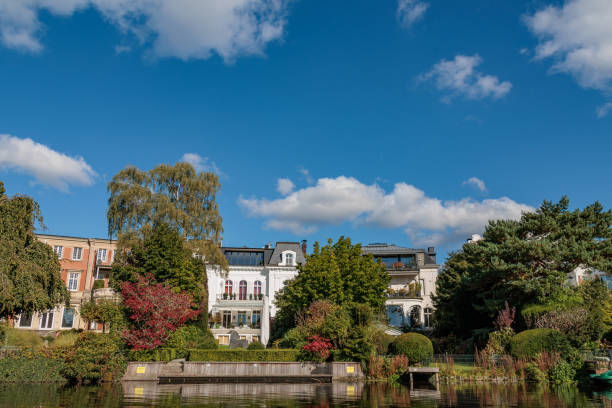 istock Herbst an der Alster in Hamburg 2191860028