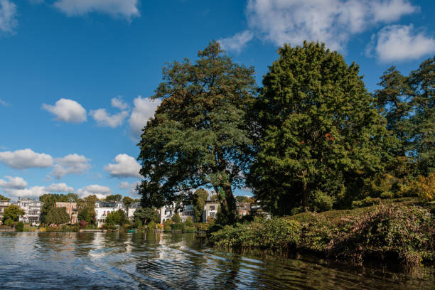 istock Herbst an der Alster in Hamburg 2191860057