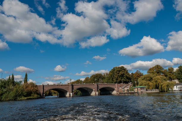 istock Herbst an der Alster in Hamburg 2191860096