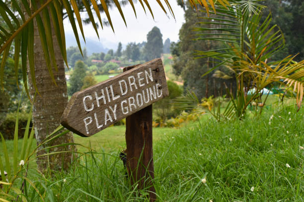 istock Sign Pointing to a Children's Playground 2191864598