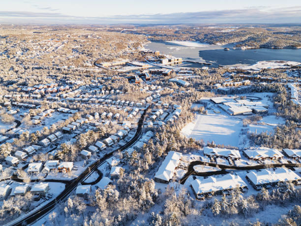 istock Suburban White Christmas 2192043133