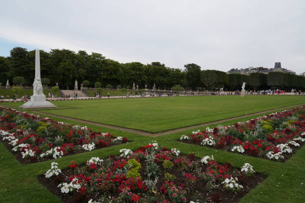 istock Gardens Of Paris 2192068976