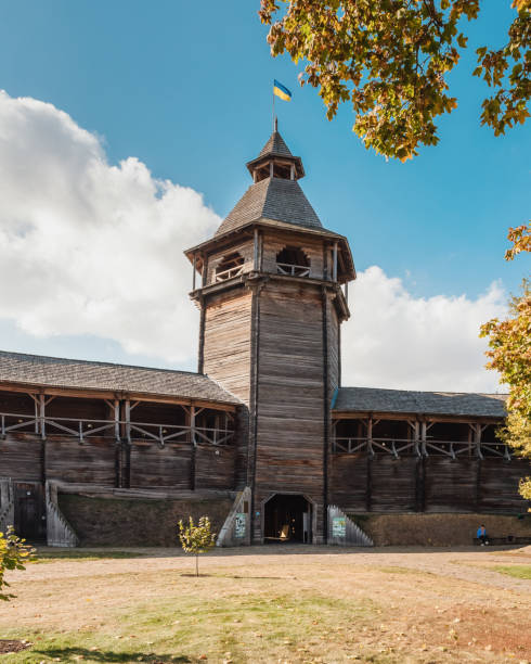 Gate of Baturyn Fortress Citadel on a sunny autumn day. Old wooden tower with Ukrainian flag flying above it. Baturyn, Ukraine - October 14 2020. baturyn stock pictures, royalty-free photos & images