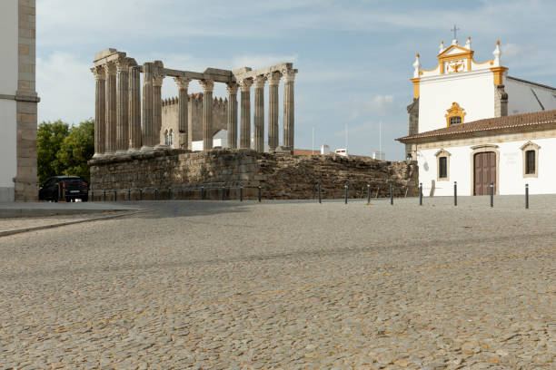 istock Roman temple (Templo de Diana) in Evora, Portugal 2192169102