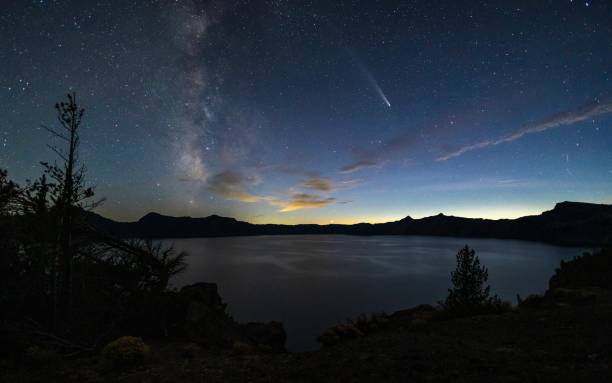 istock Comet C/2023 A3 (Tsuchinshan–ATLAS) over Crater Lake National Park 2192174035
