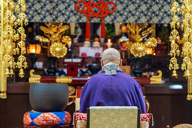 istock Image material of a monk praying at a Buddhist altar 2192251988