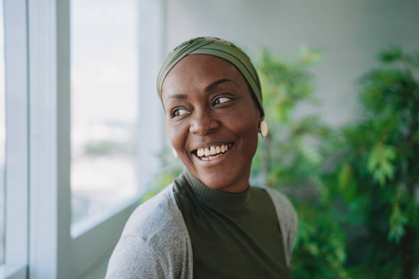 portrait of a woman with cancer - nyaman konsep foto potret stok, foto, & gambar bebas royalti