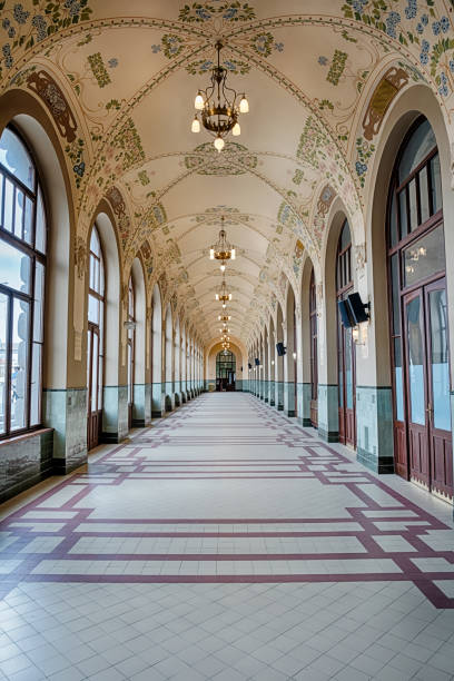 istock Corridor At The Wilson Train Station 2192315548