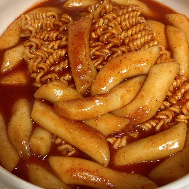 Rabokki combines Korean ramen noodles with chewy tteok (rice cakes) in a spicy-sweet gochujang sauce. Often loaded with fish cakes, veggies, and boiled eggs, this popular Korean street food is a comforting, flavor-packed dish with the perfect blend of heat and richness. rabokki combines korean ramen noodles with chewy tteok (rice cakes) in a spicy-sweet gochujang sauce. often loaded with fish cakes, veggies, and boiled eggs, this popular korean street food is a comforting, flavor-packed dish with the perfect blend of hea