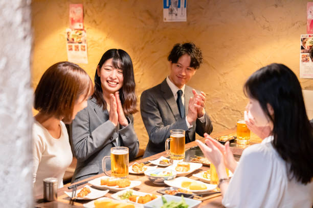 istock Business people applauding at a tavern 2192374528